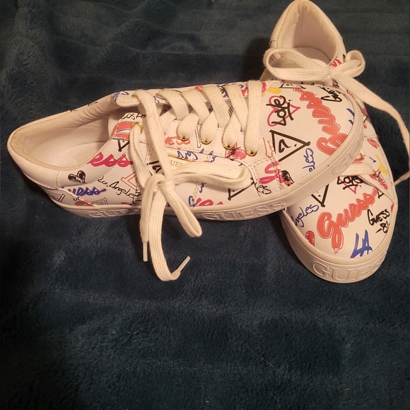 Brand new guess shoes - Picture 2 of 4